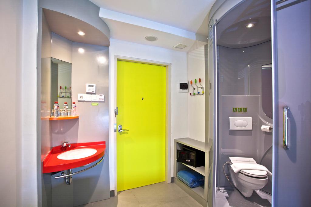 Pop! Hotel Gubeng Sorabaya Chambre photo